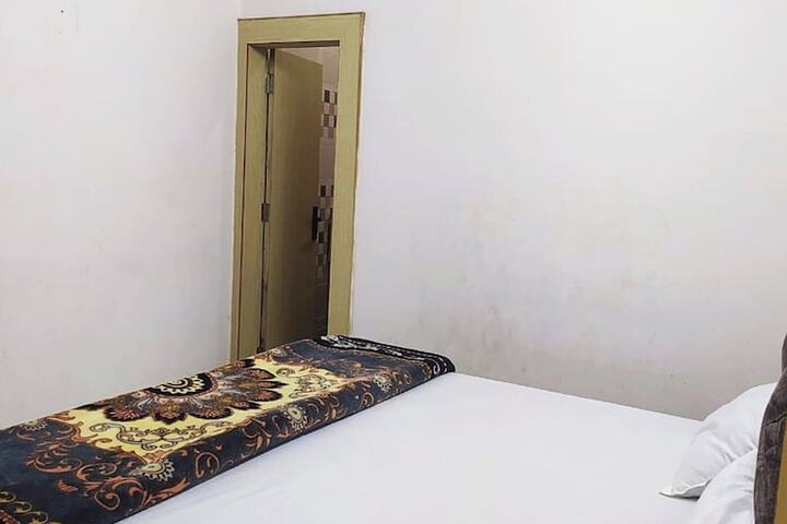 Room 6 of 20