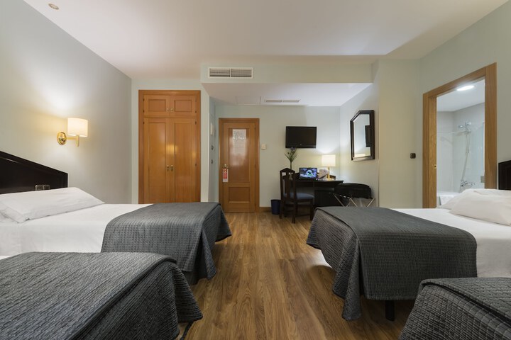 Room 33 of 53