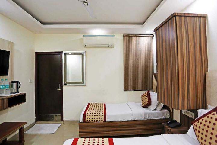 Room 12 of 46