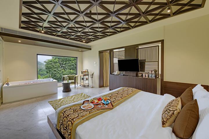 Room 4 of 35