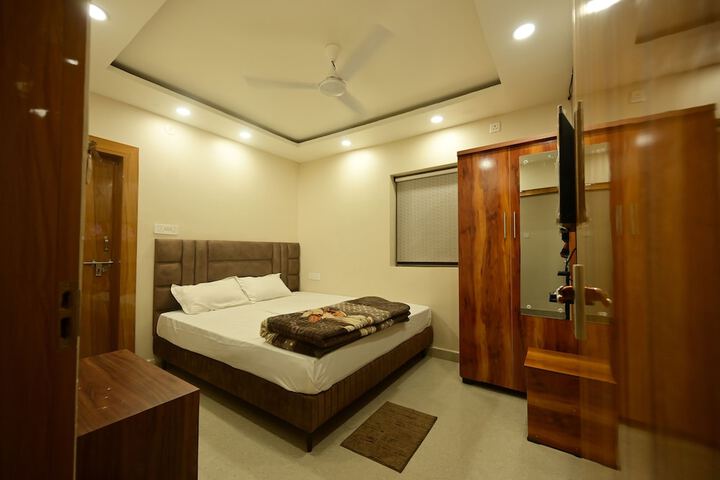 Room 14 of 90