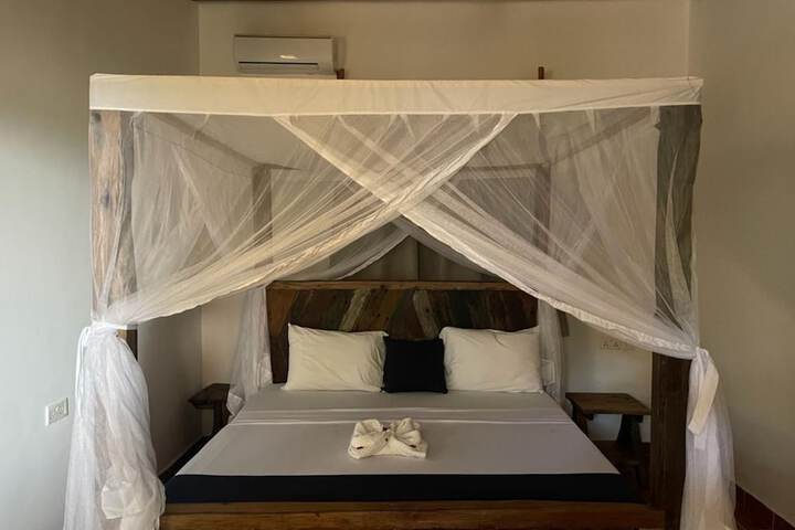 Room 4 of 20