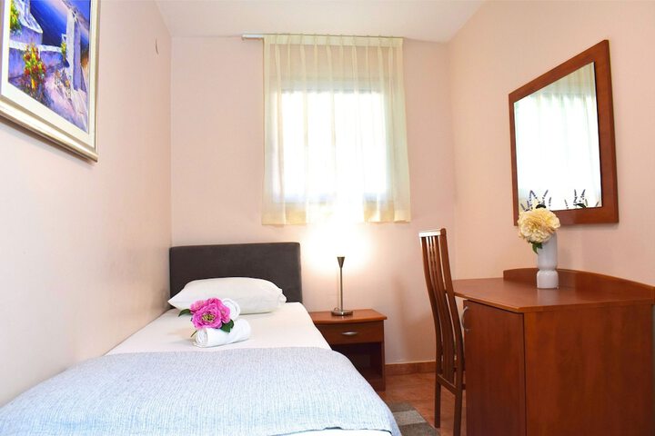 Room 14 of 138