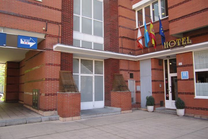 Hotel 2 of 34