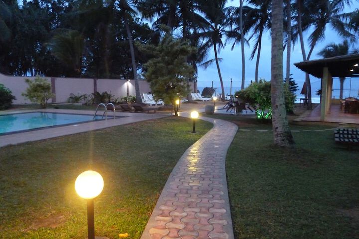 Hotel Exterior 55 of 68