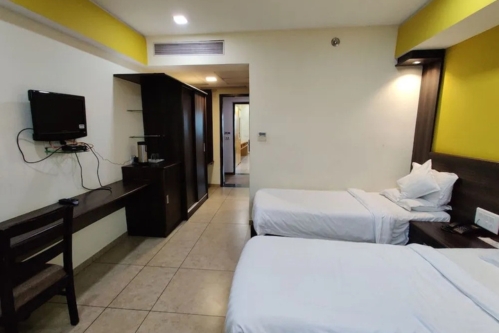 Room 4 of 25