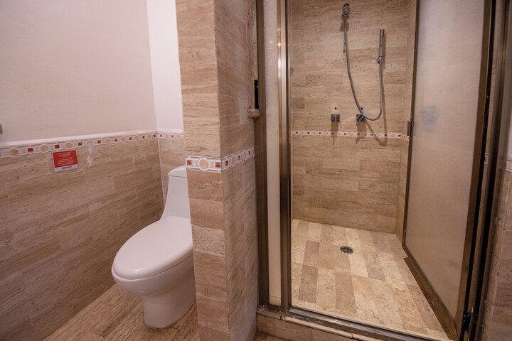 Room 14 of 28