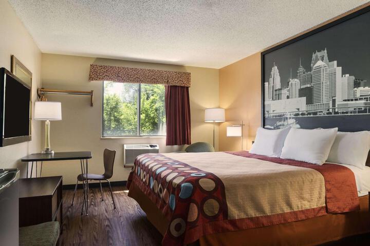 1 King Bed (2 of 7)