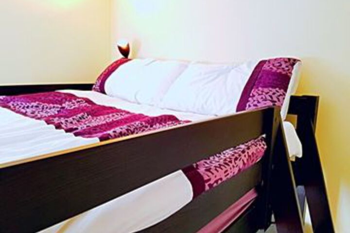 Room 8 of 10