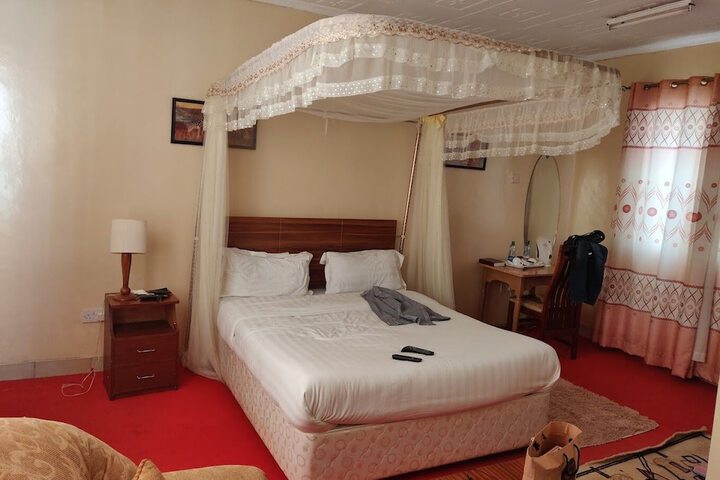 Room 4 of 43