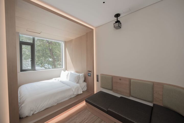 Room 8 of 13