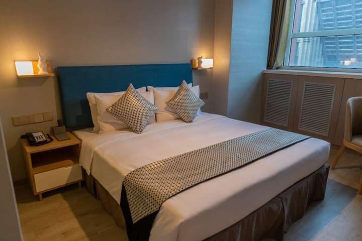 Room 5 of 24