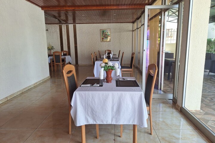 Dining 19 of 29