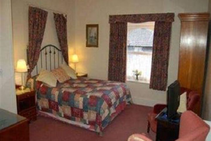 Room 3 of 10