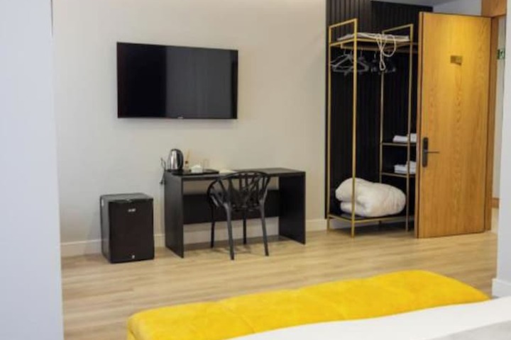Room 84 of 132