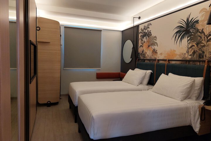 Room 8 of 68