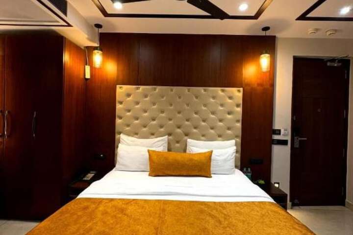 Room 13 of 26