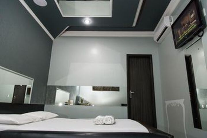 Room 9 of 9