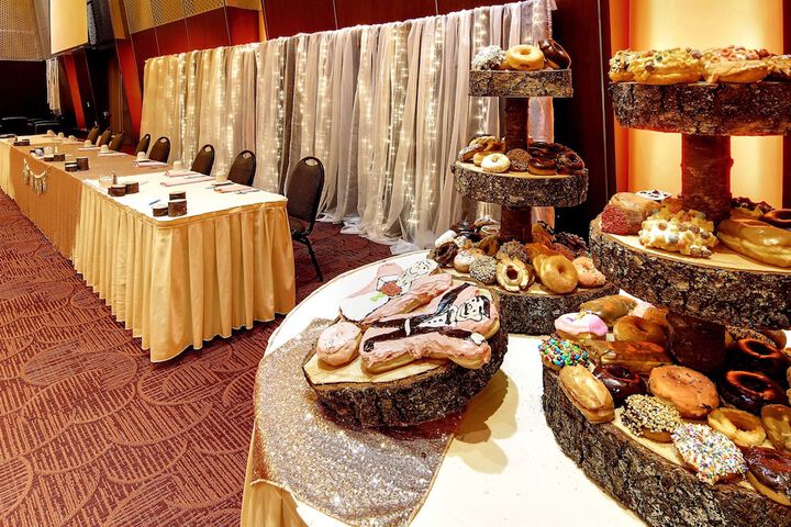 Ballroom/Hall 79 of 98