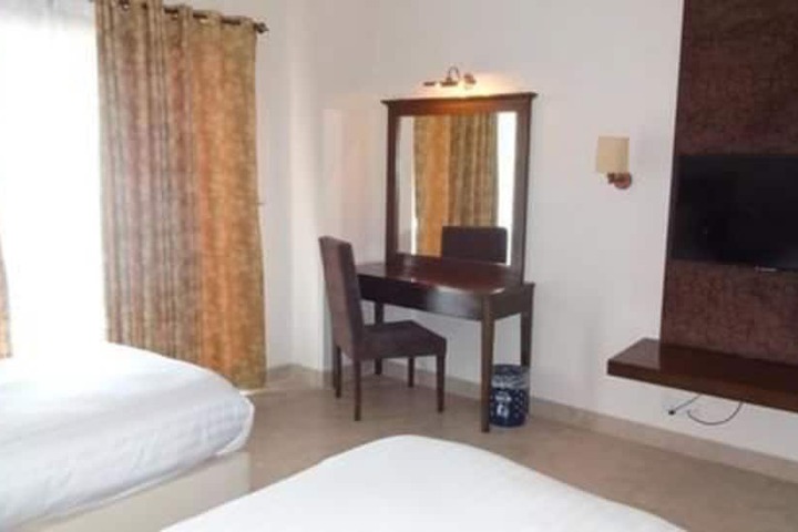 Room 21 of 27
