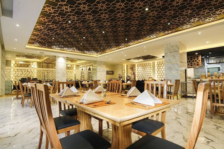 Dining Photos