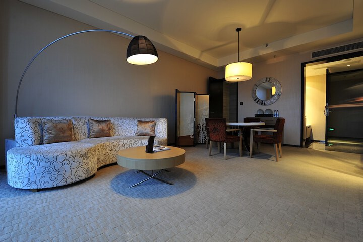 Room 27 of 92