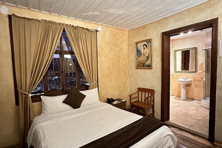 Room 13 of 36