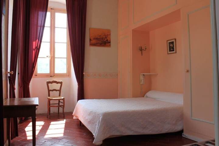 Room 4 of 40