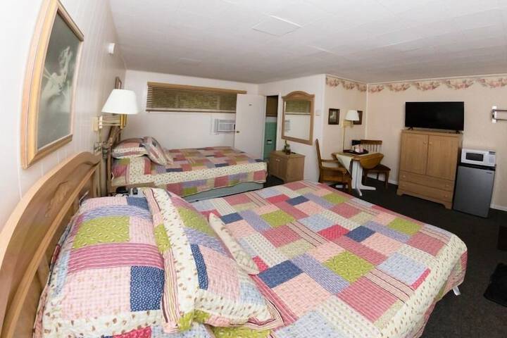 Room 9 of 77