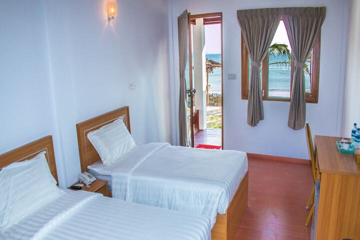 Room 14 of 37