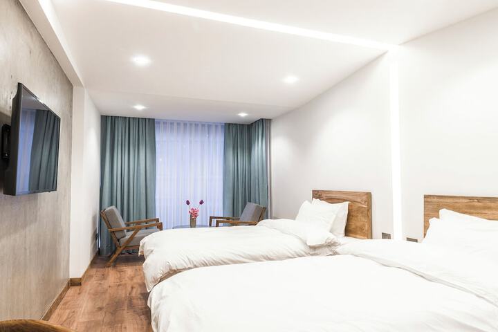 Room 5 of 40