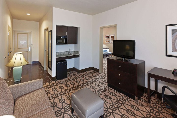 Room 10 of 38
