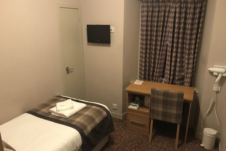 Room 11 of 38