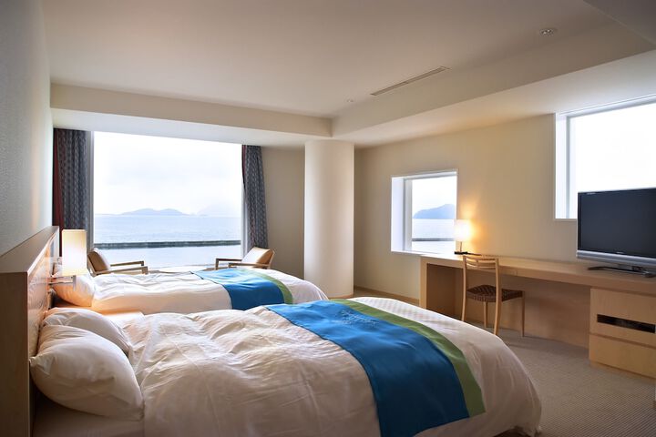 Room 8 of 16