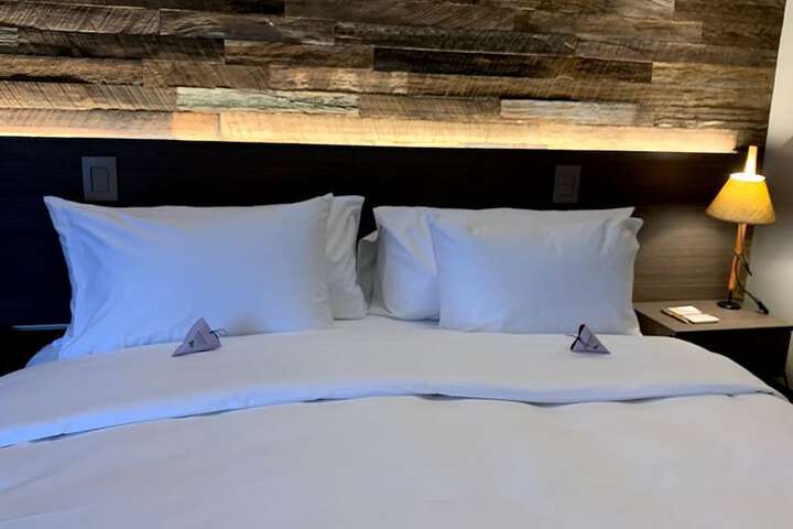 Room 4 of 53