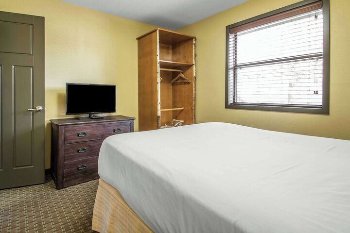 1 Bedroom 1 King Timber (9 of 45)