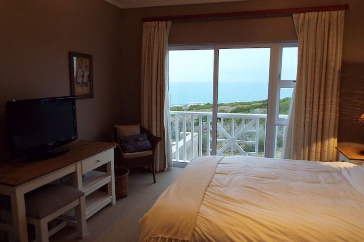 Room 2 of 8