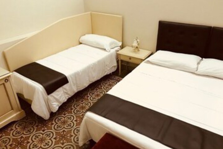 Room 11 of 28