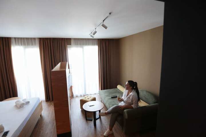 Room 4 of 11