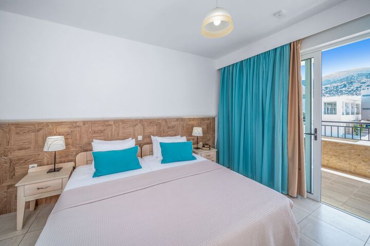 Room 10 of 90