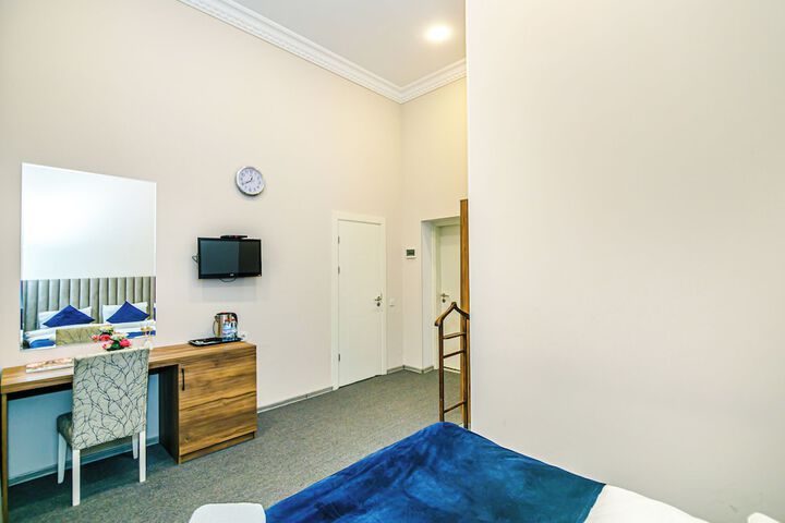 Room 8 of 79