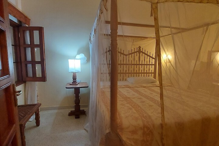 Room 3 of 32