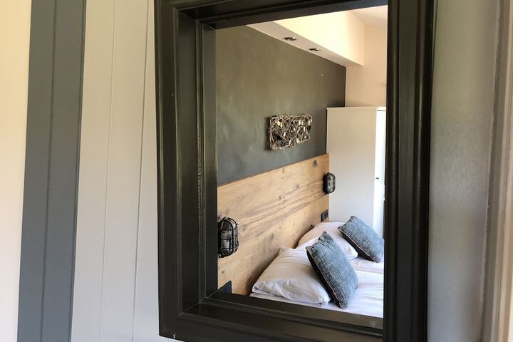 Room 5 of 33