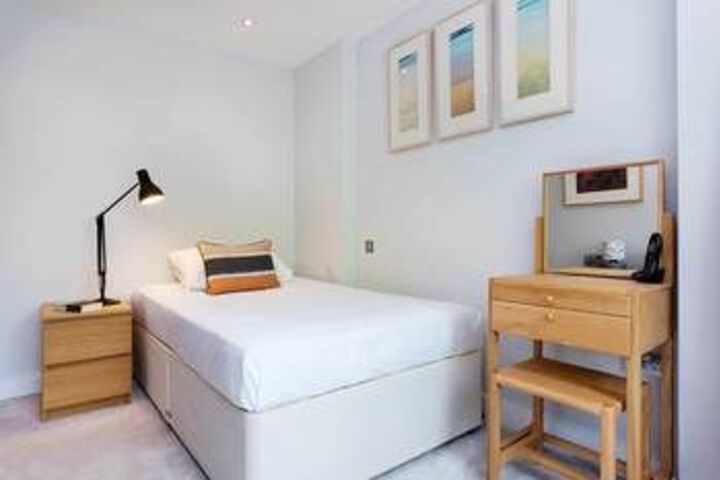 Room 5 of 17