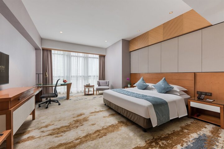 Room 8 of 82
