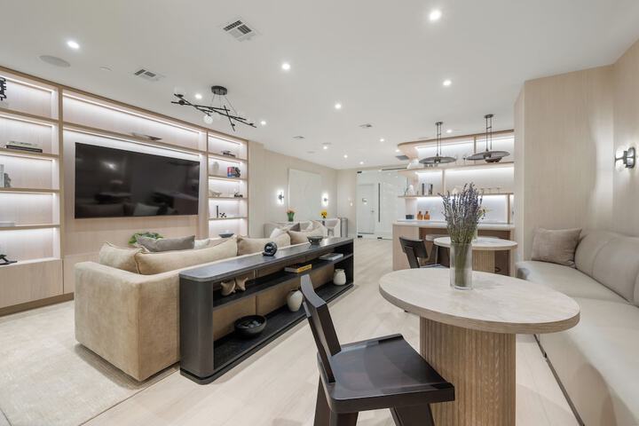 Lounge 598 of 626