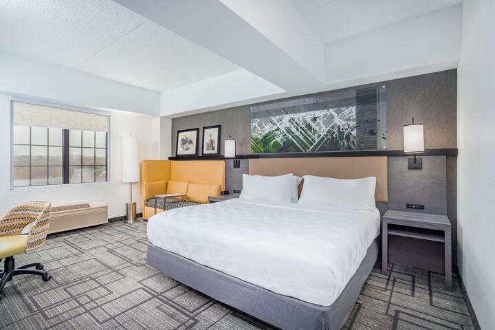 Standard | King Bed (2 of 29)