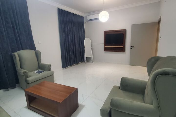 Room 10 of 11