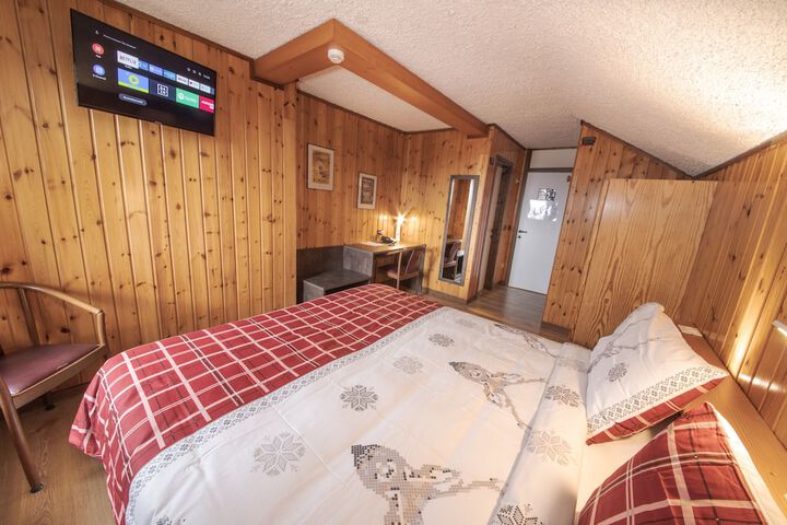 Room 10 of 50
