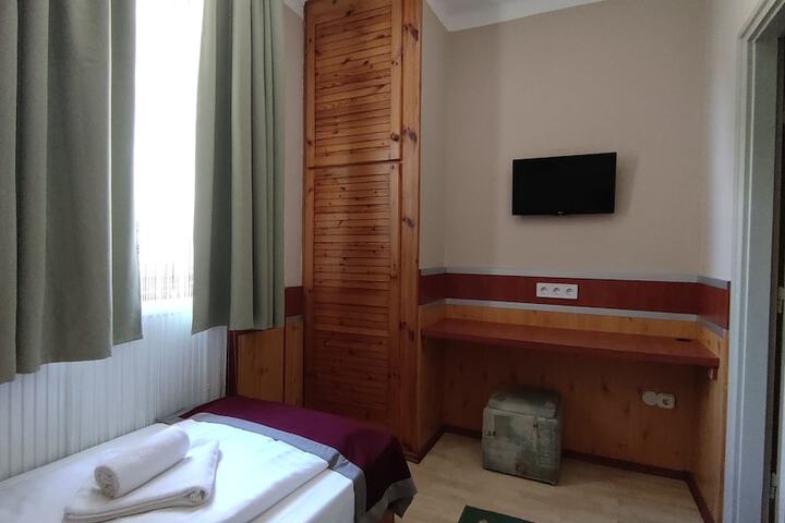 Room 14 of 41